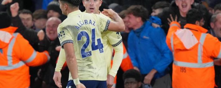 2026世界杯下注-亚当斯的中圈吊射：英超11月最佳进球背后的故事与战术解析