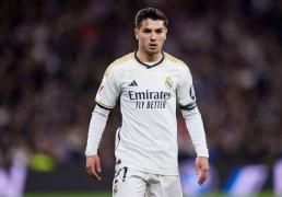 世界杯竞彩-英超冬季转会窗口最新动态解析：热刺盯上皇马边锋，曼联关注米堡新星