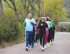 FIFA世界杯-贵州罗甸：冬季运动热情高涨 篮球羽毛球器材消费升温