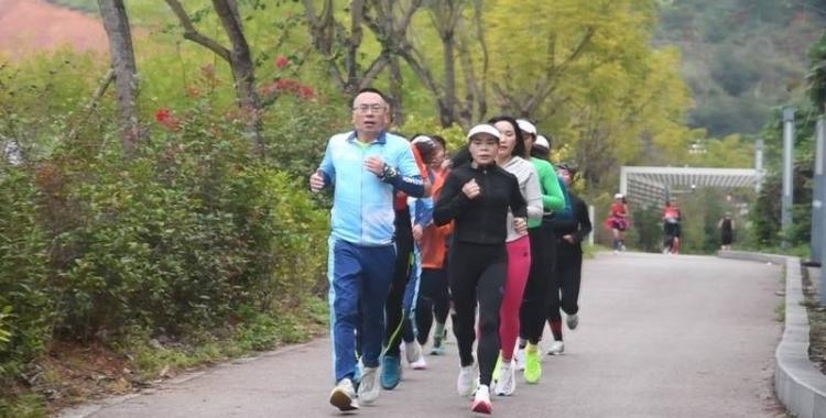 FIFA世界杯-贵州罗甸：冬季运动热情高涨 篮球羽毛球器材消费升温