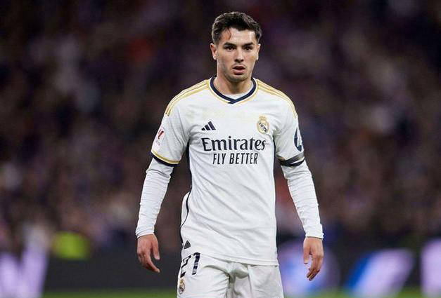 世界杯竞彩-英超冬季转会窗口最新动态解析：热刺盯上皇马边锋，曼联关注米堡新星